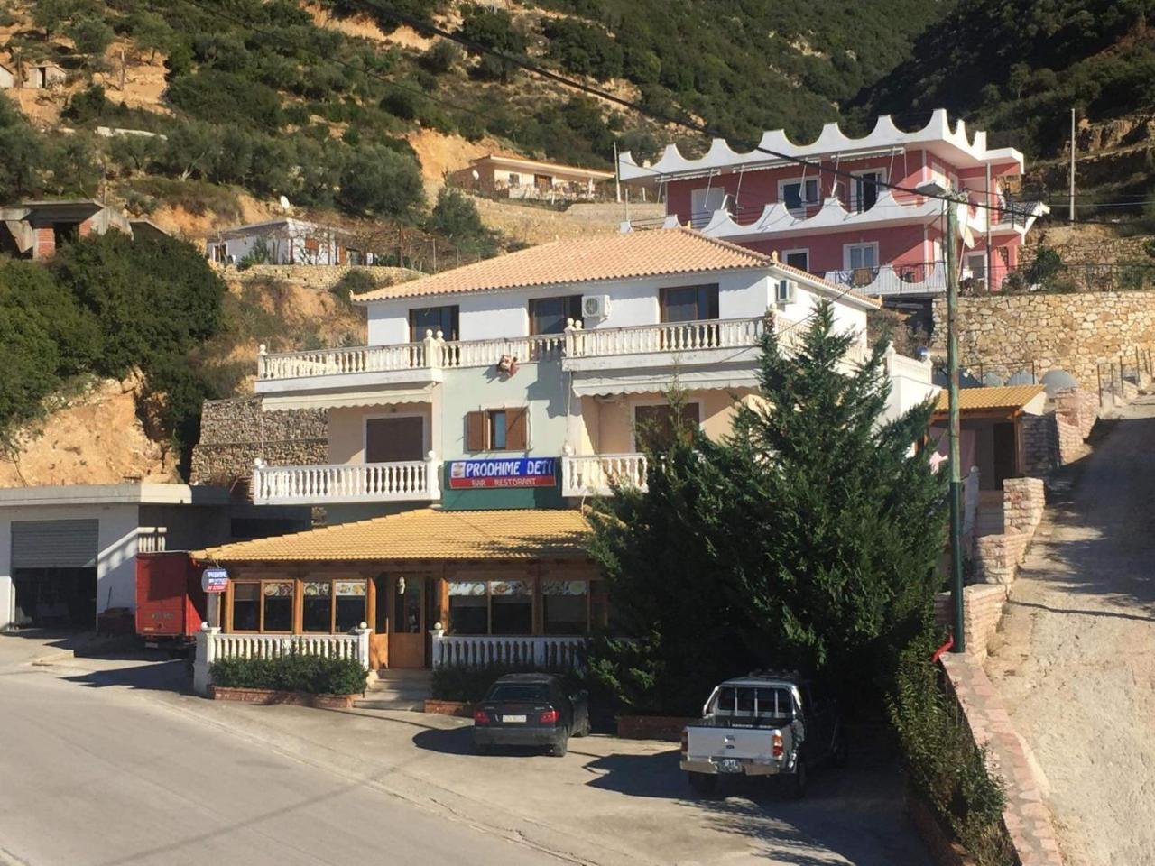 Hotel Lagjini Lukovë エクステリア 写真