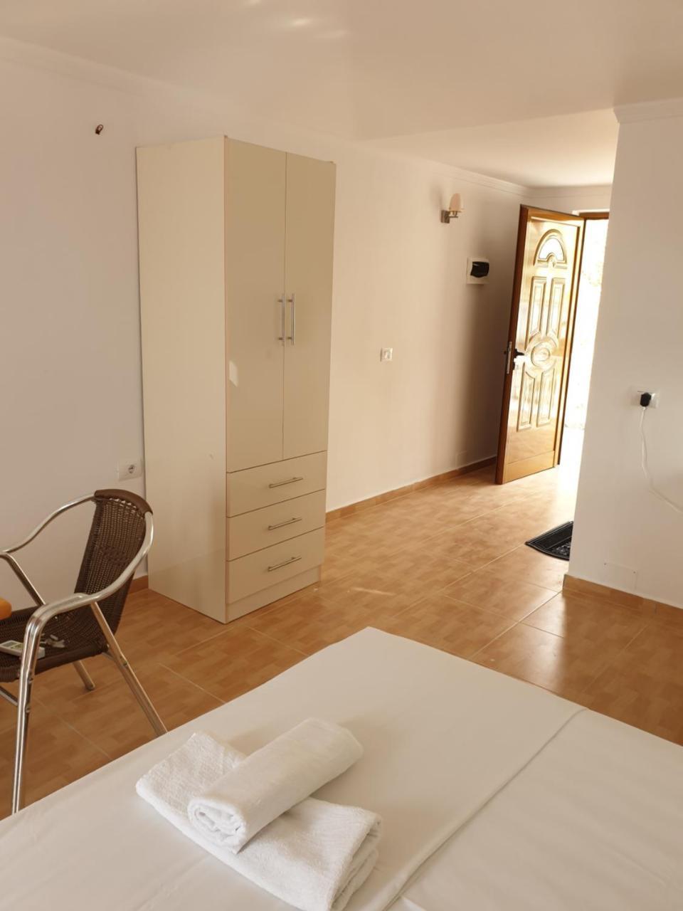 Hotel Lagjini Lukovë エクステリア 写真