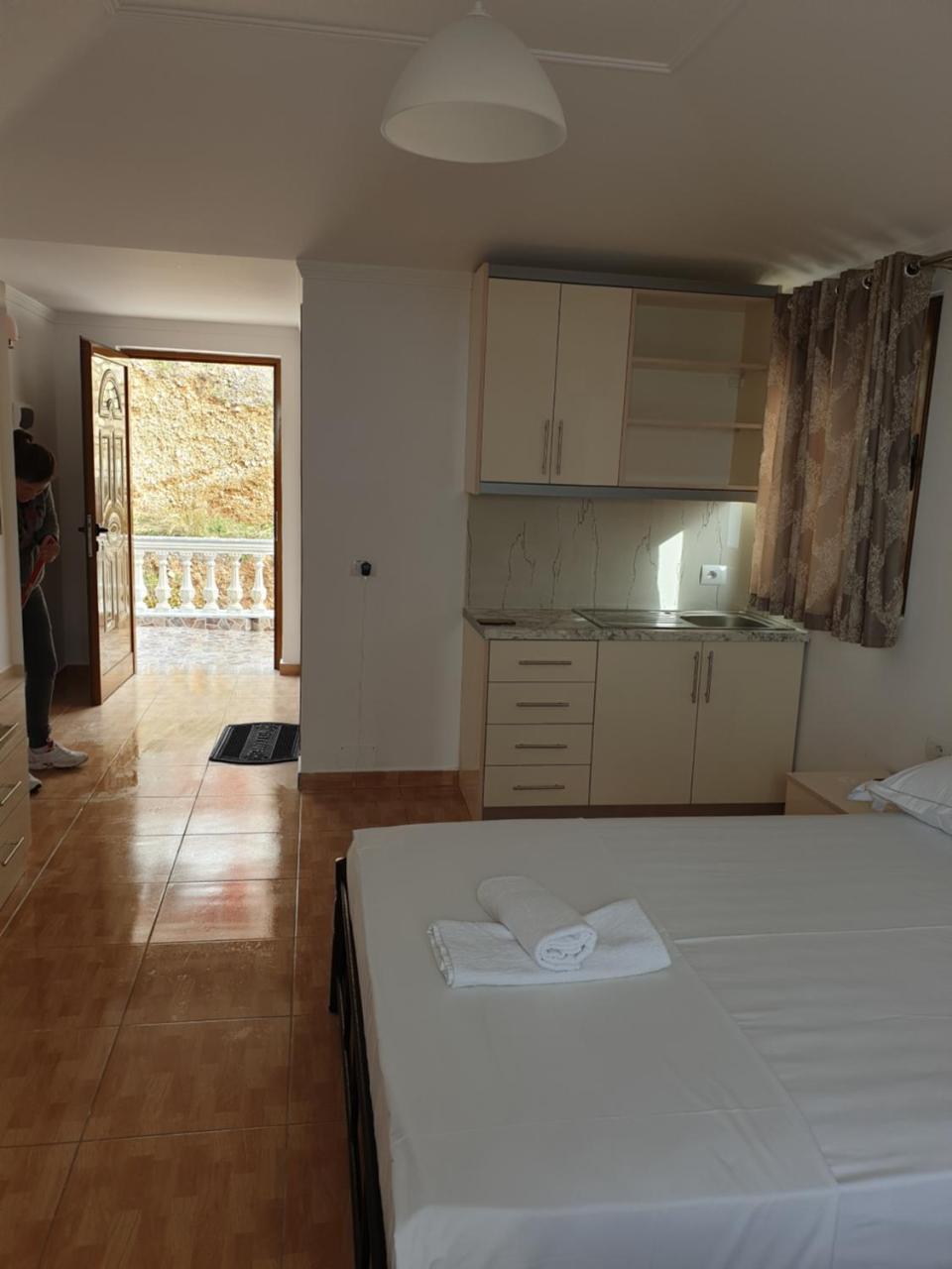 Hotel Lagjini Lukovë エクステリア 写真